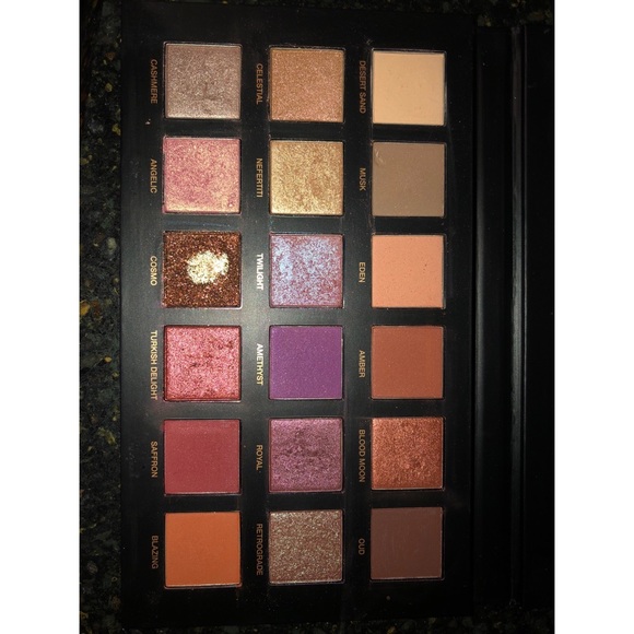 Huda Beauty Desert Dusk Palette - Picture 2 of 6